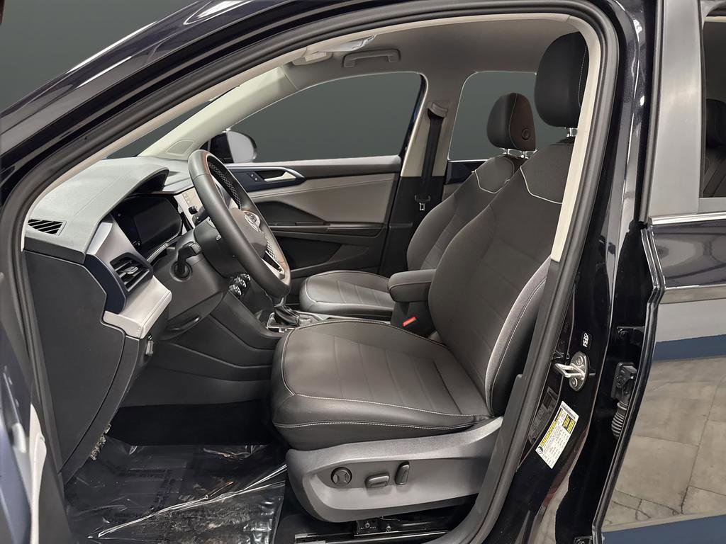 Used 2024 Volkswagen Taos SE image 4