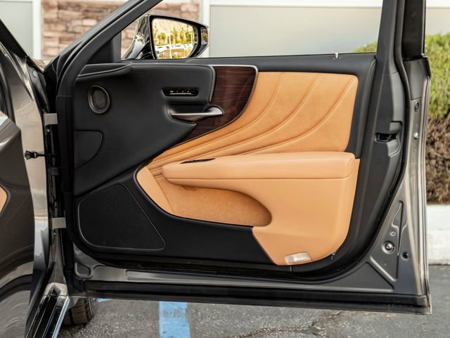 Used 2021 Lexus LS 500 AWD w/ Interior Upgrade Package image 25