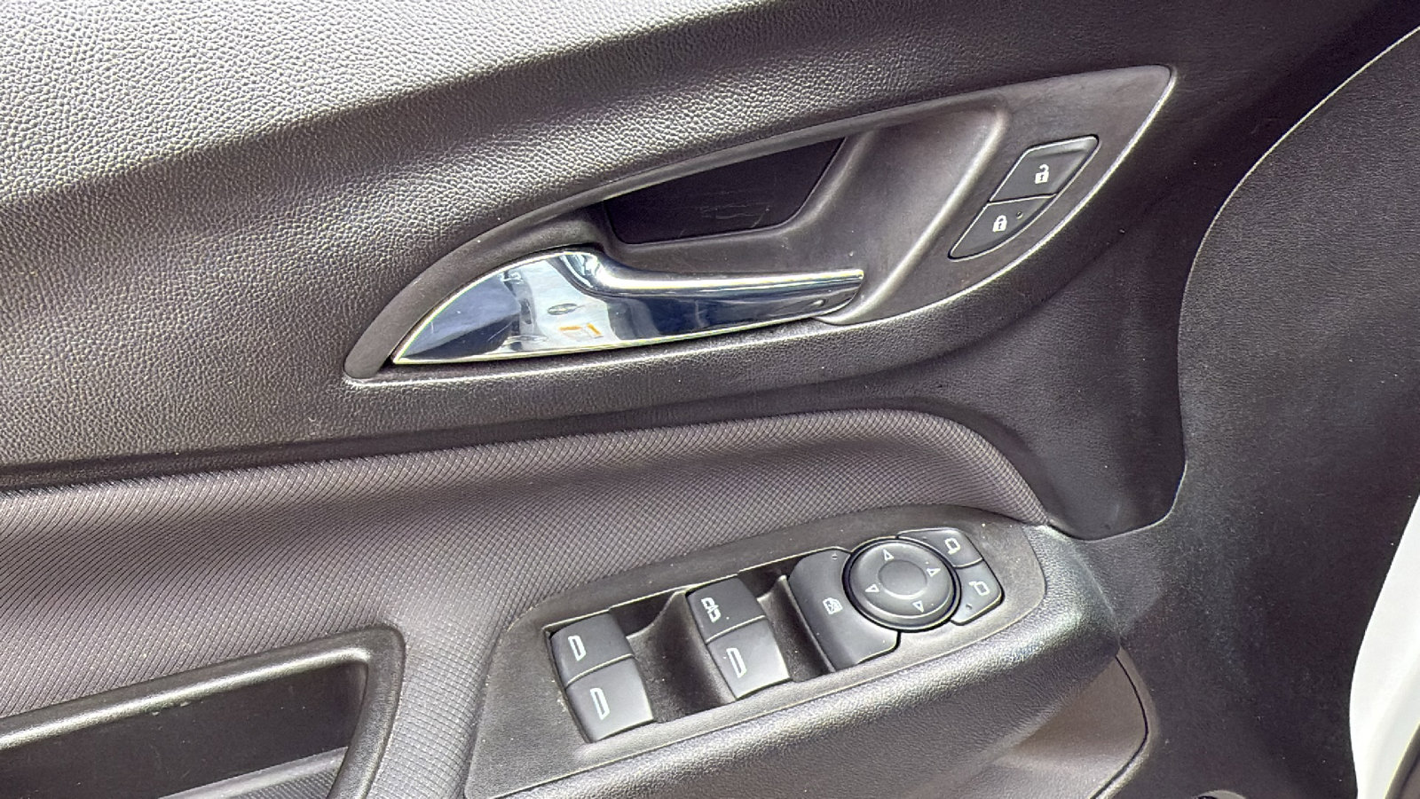 Used 2022 Chevrolet Equinox RS w/ RS Leather Package image 12