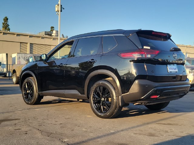 Used 2023 Nissan Rogue SV w/ SV Premium B Package FWD image 2