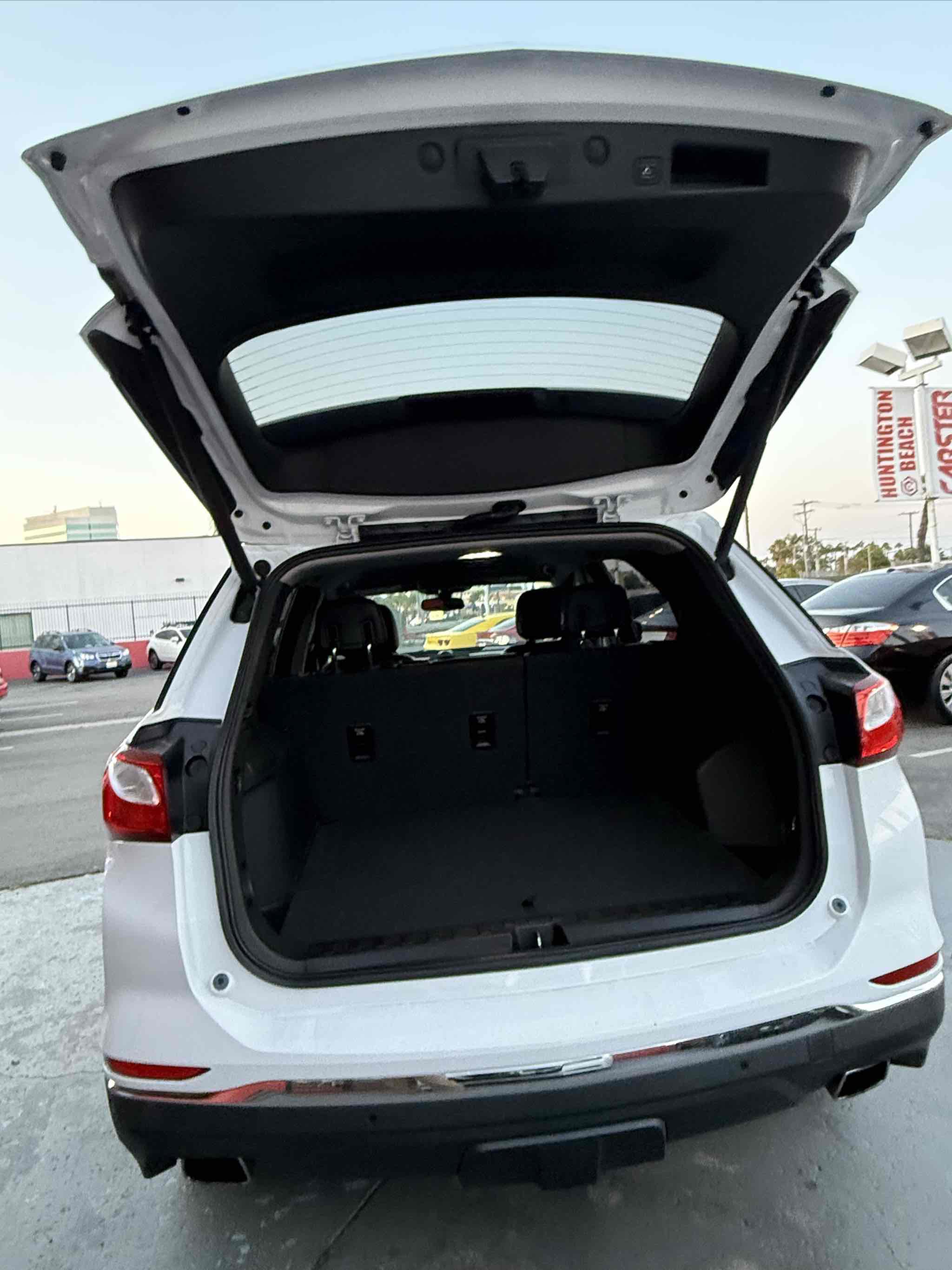 Used 2018 Chevrolet Equinox Premier FWD image 55