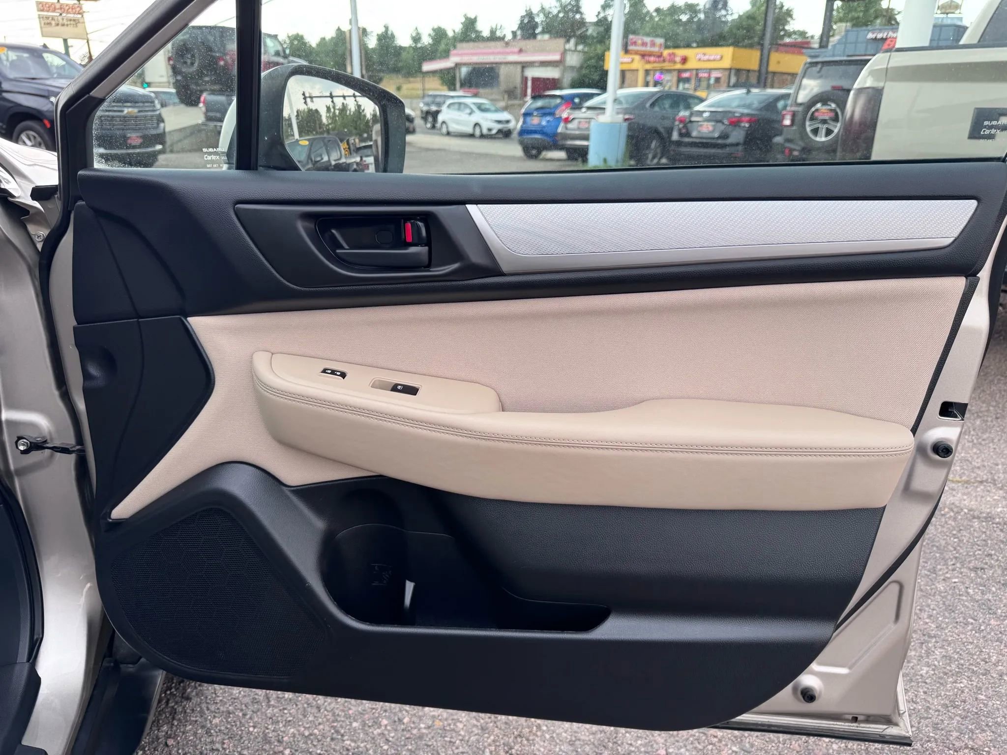 Used 2017 Subaru Outback 2.5i AWD/4WD image 17