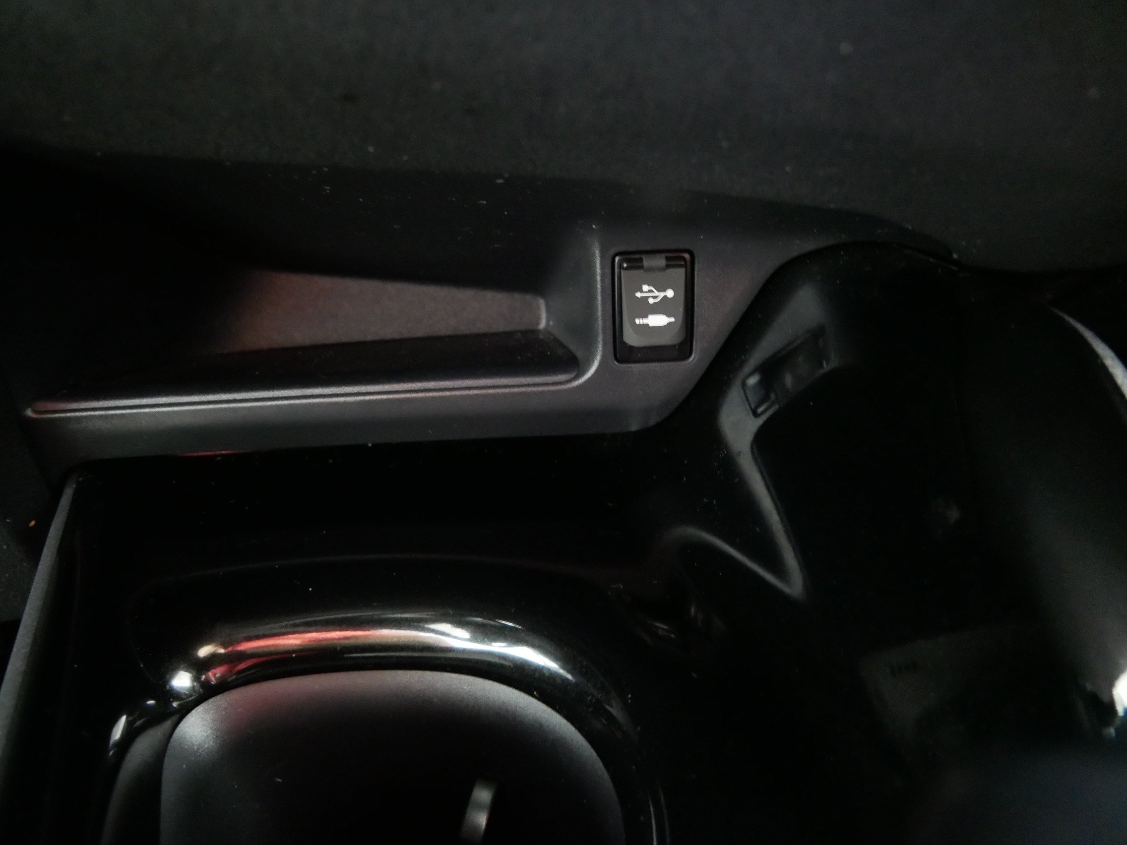 Used 2019 Toyota C-HR XLE FWD image 29