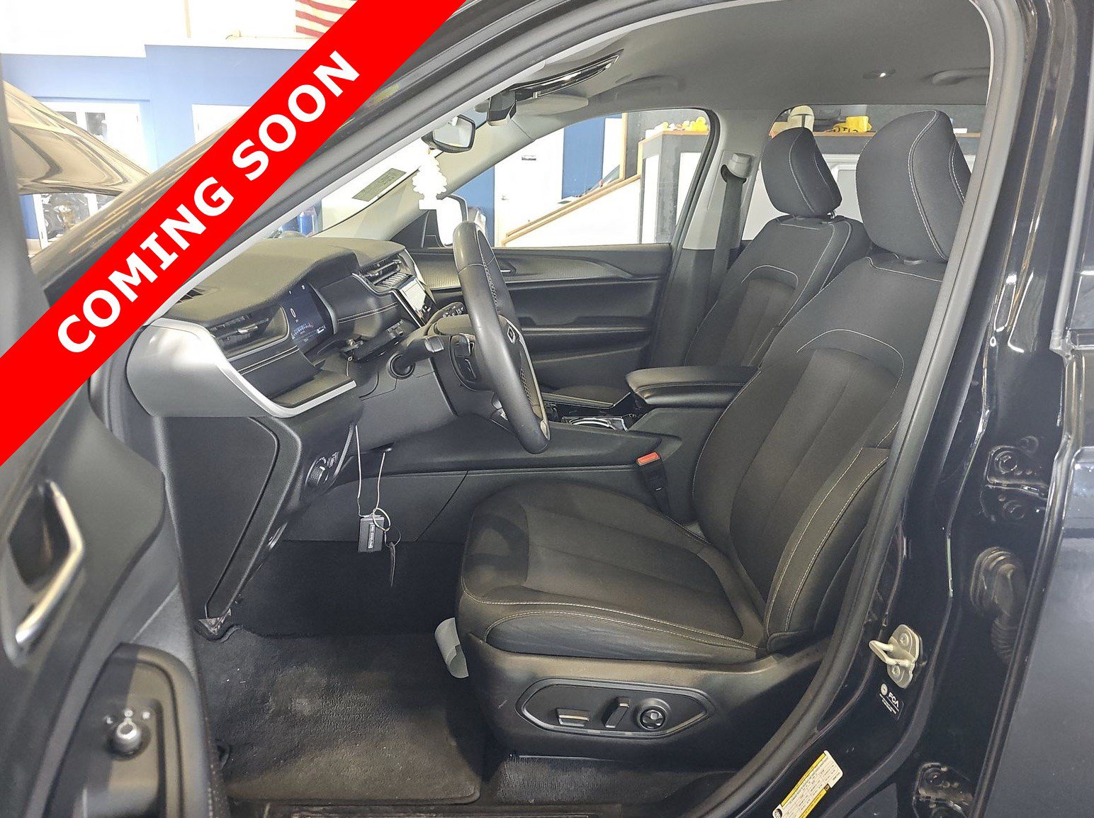 Used 2023 Jeep Grand Cherokee L Laredo RWD image 6