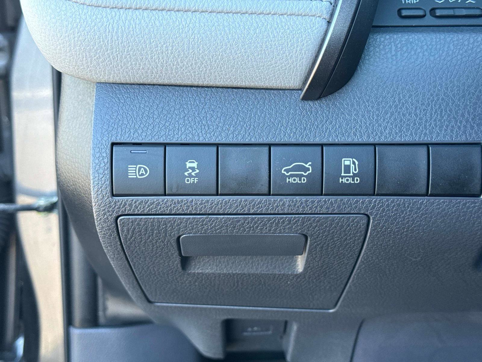 Used 2021 Toyota Camry LE image 32