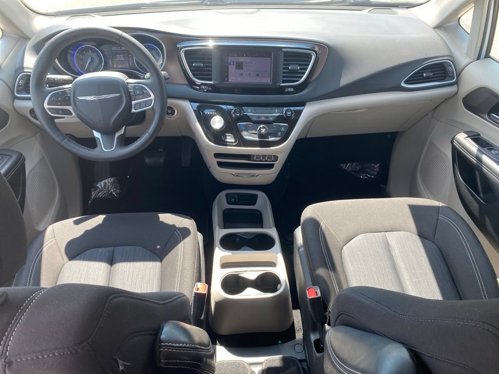 Used 2023 Chrysler Voyager LX FWD image 14