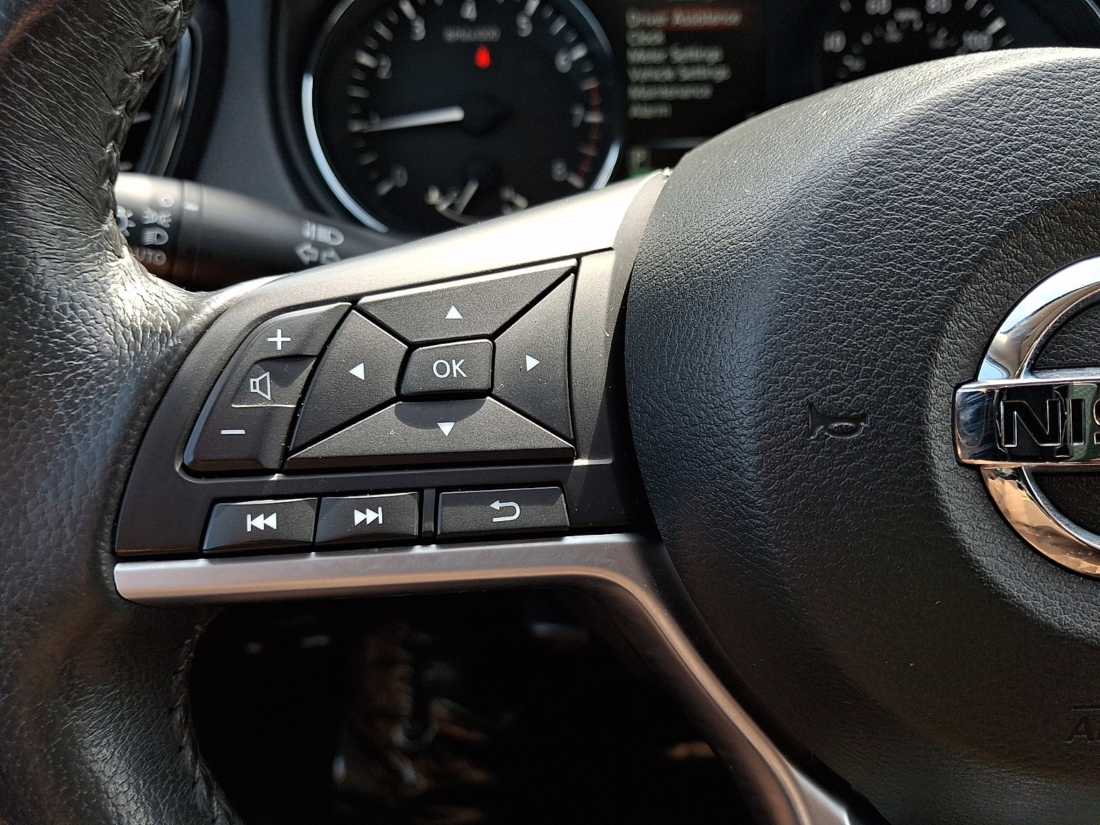 Used 2017 Nissan Rogue SV image 21