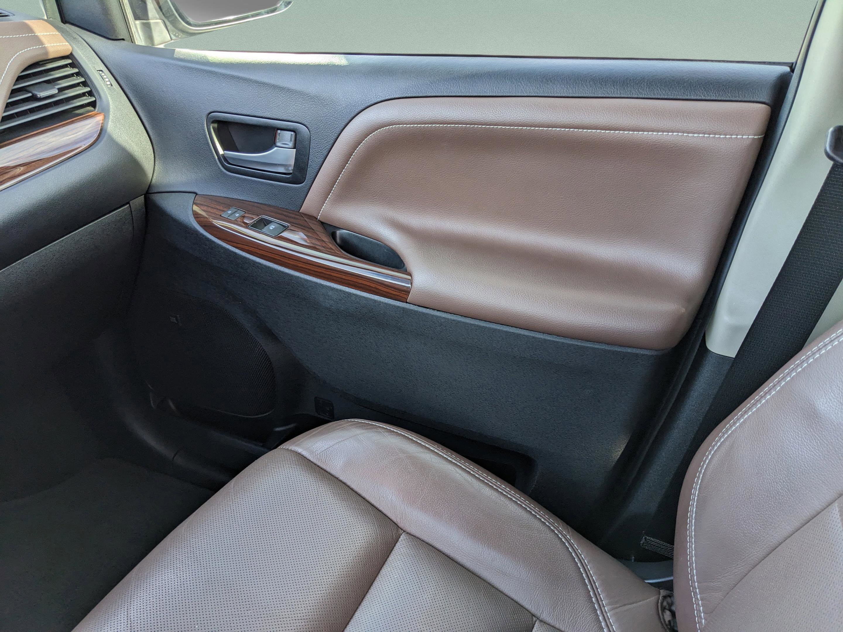 Used 2017 Toyota Sienna Limited image 20