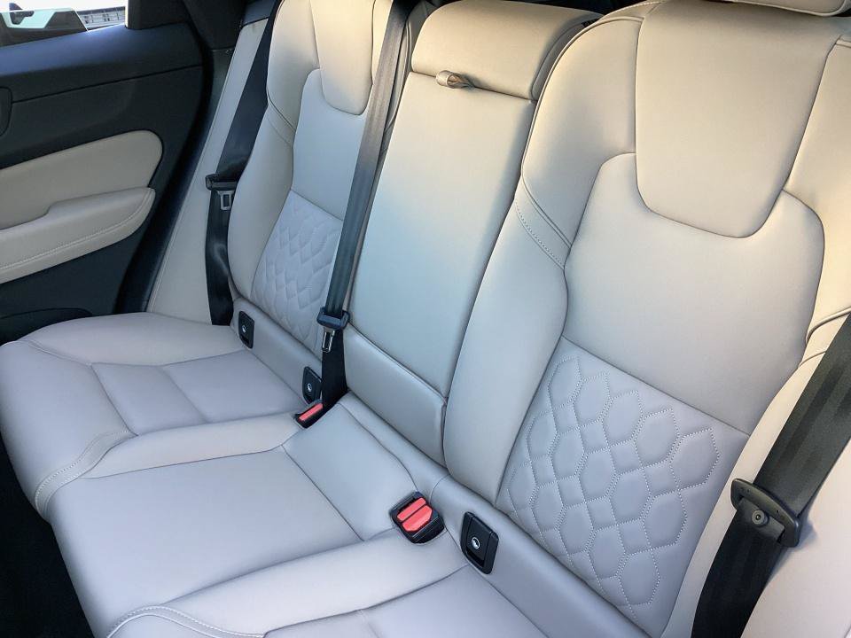 New 2027 Volvo XC60 B5 Plus AWD/4WD image 12