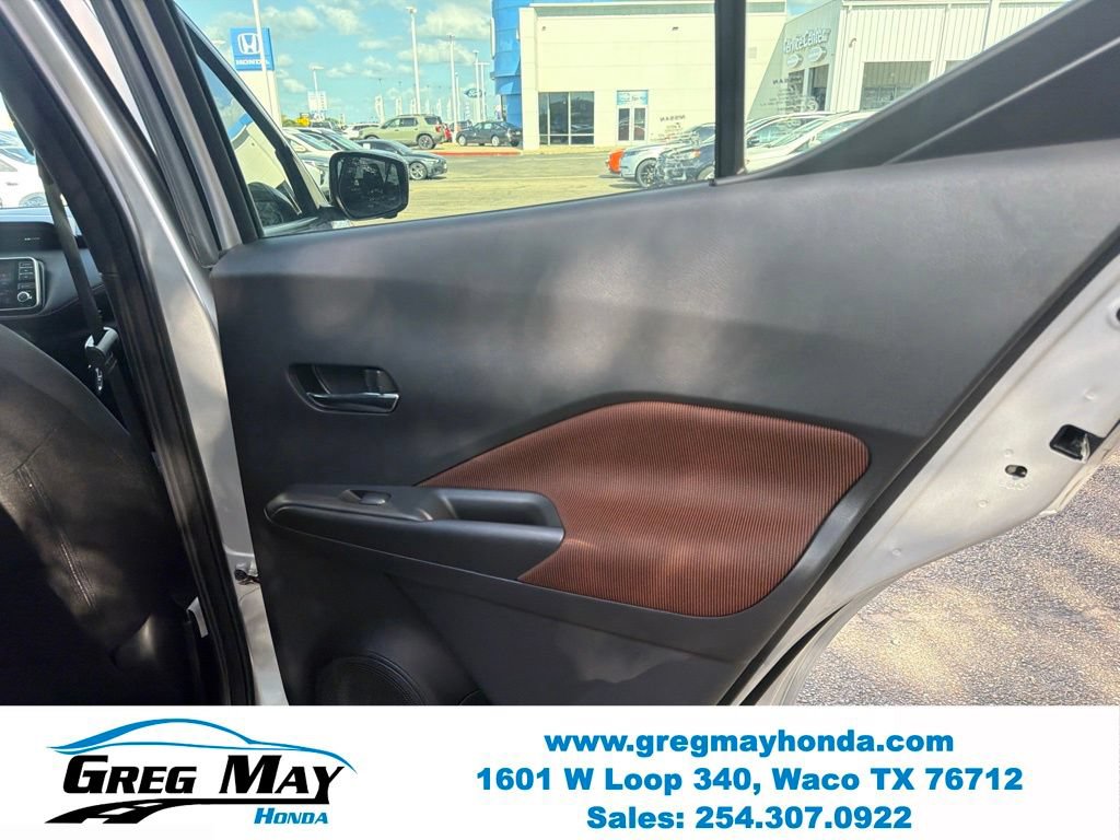 Used 2018 Nissan Kicks SR FWD image 22