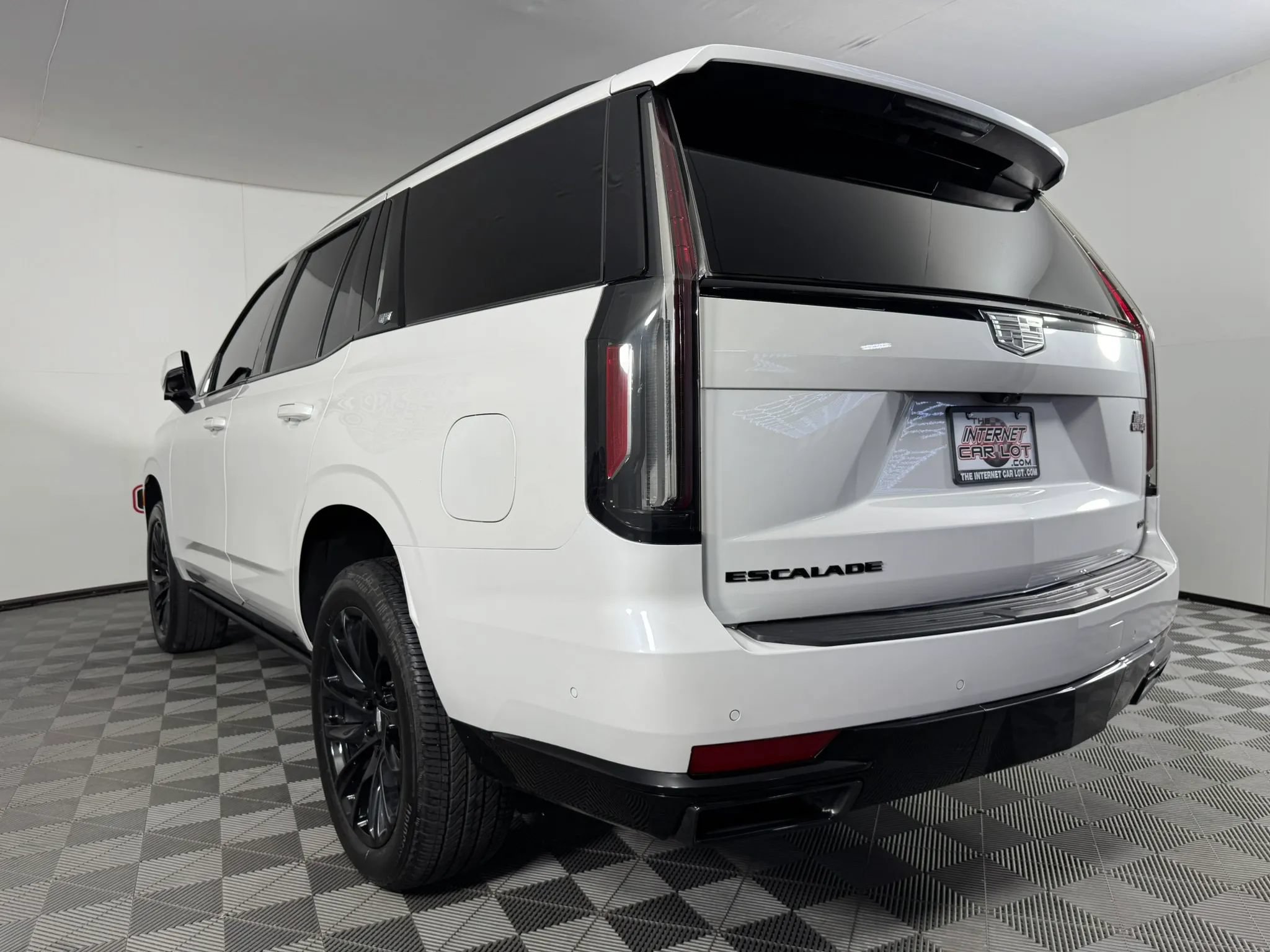 Used 2024 Cadillac Escalade Sport Platinum w/ LPO, ONYX Package AWD/4WD image 28