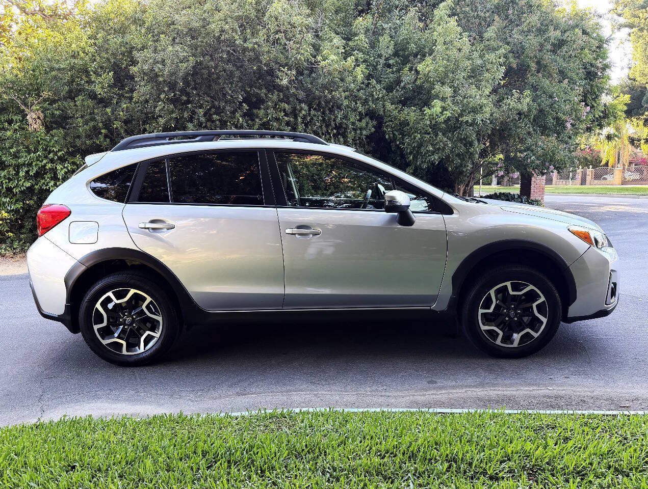 Used 2016 Subaru Crosstrek 2.0i Limited AWD/4WD image 8