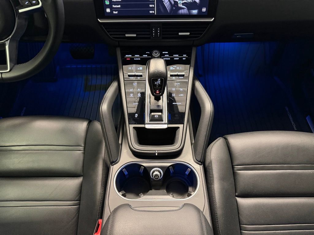 Certified 2023 Porsche Cayenne Platinum Edition image 16