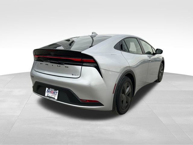 Used 2024 Toyota Prius LE FWD image 5