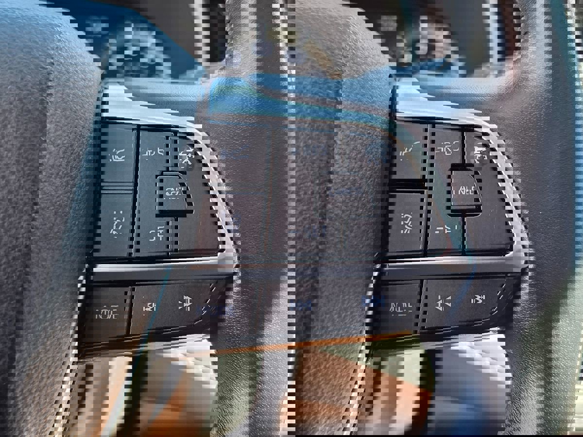 Used 2020 Toyota Highlander XLE image 37