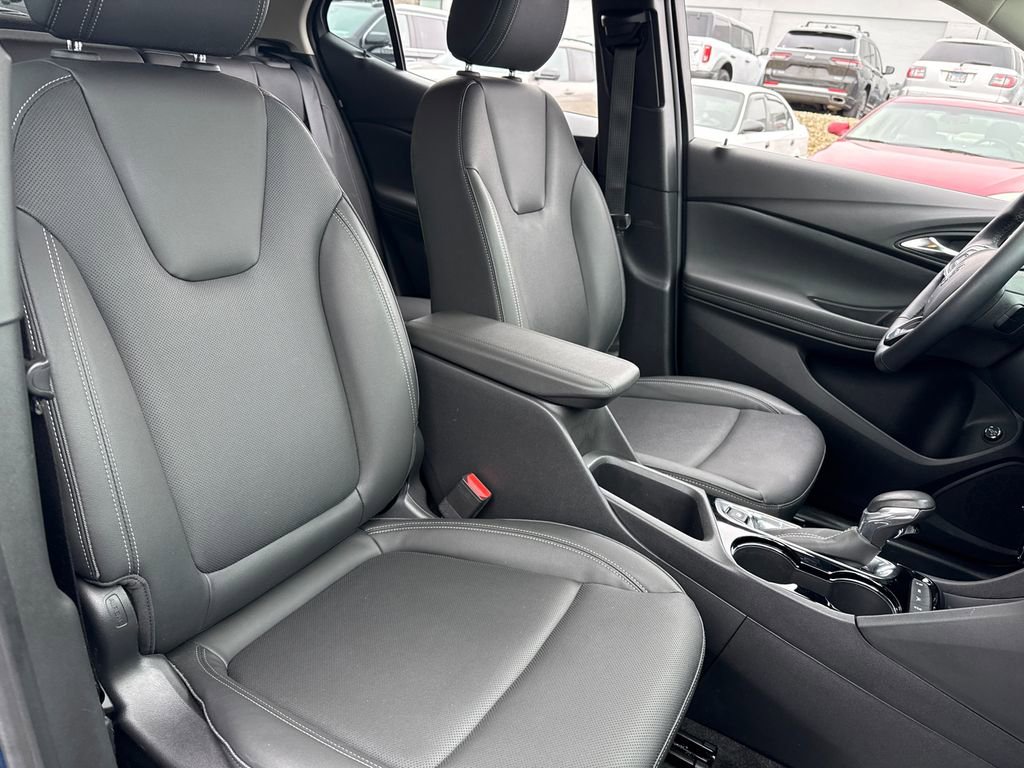 Certified 2024 Buick Encore GX Sport Touring w/ Comfort Package AWD/4WD image 39