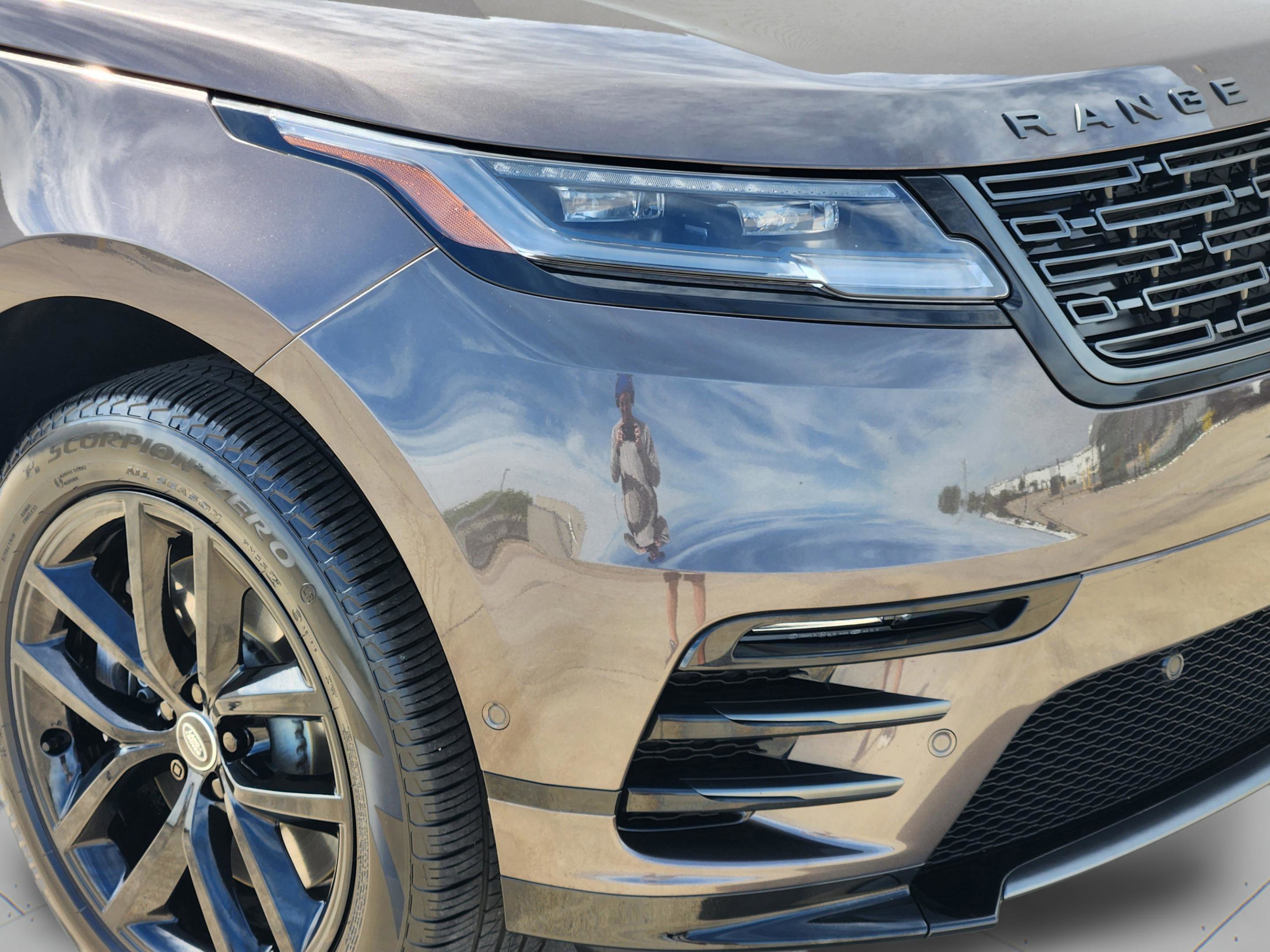 Certified 2026 Land Rover Range Rover Velar Dynamic SE AWD/4WD image 33