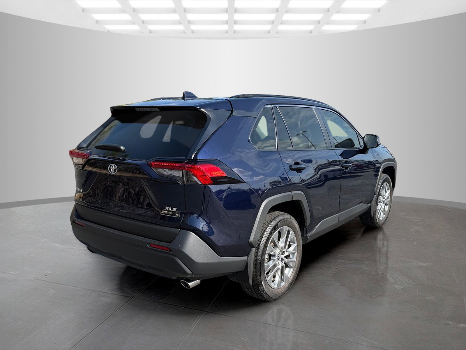 Used 2025 Toyota RAV4 XLE Premium image 7