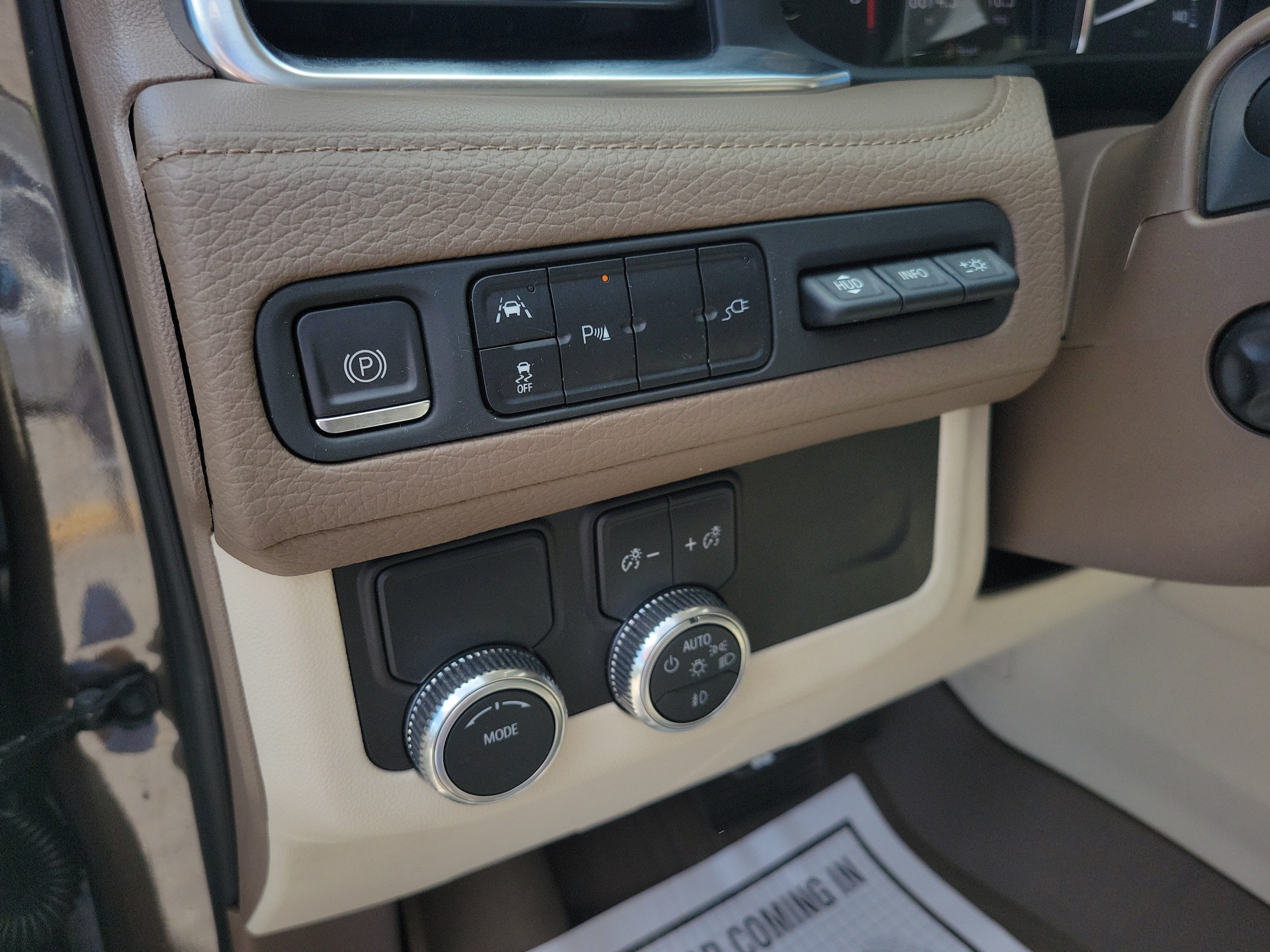 Used 2021 GMC Yukon XL Denali w/ LPO, Illumination Package RWD image 22
