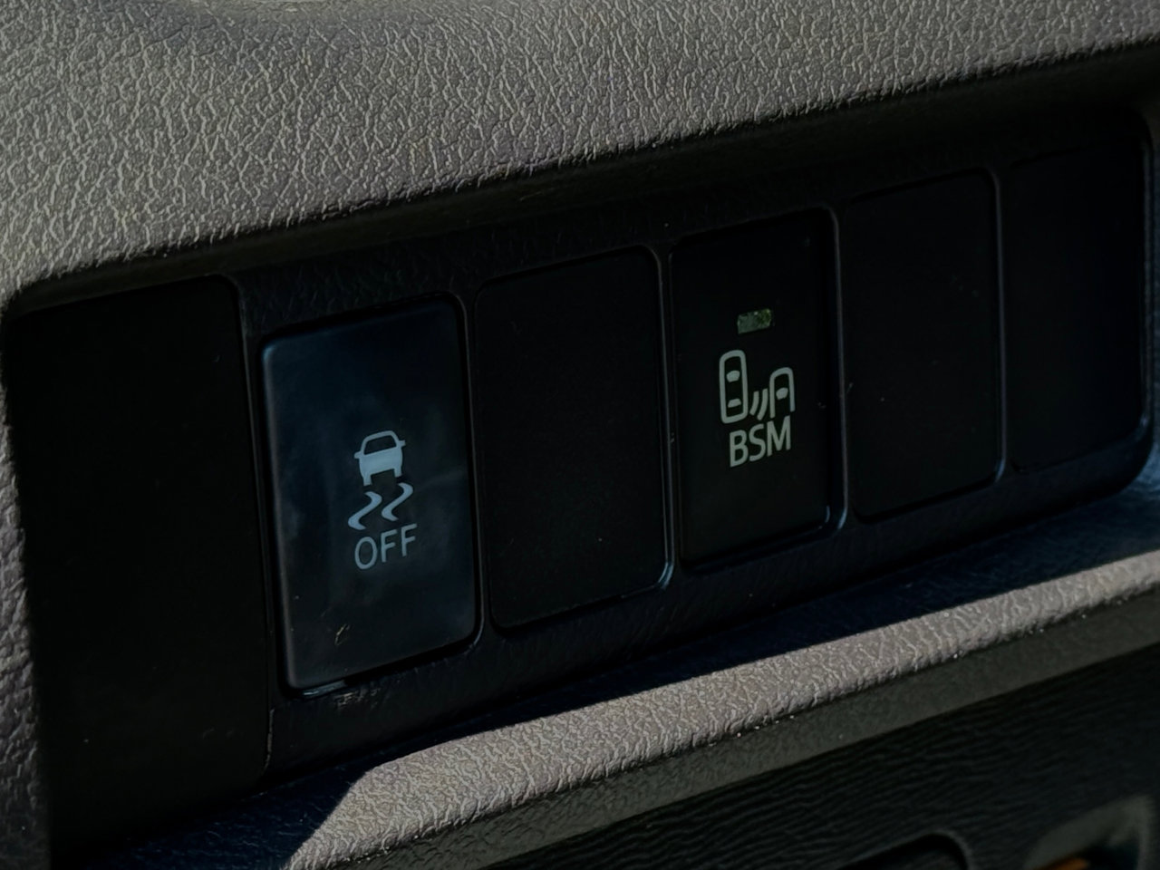 Used 2015 Toyota Sienna SE image 27