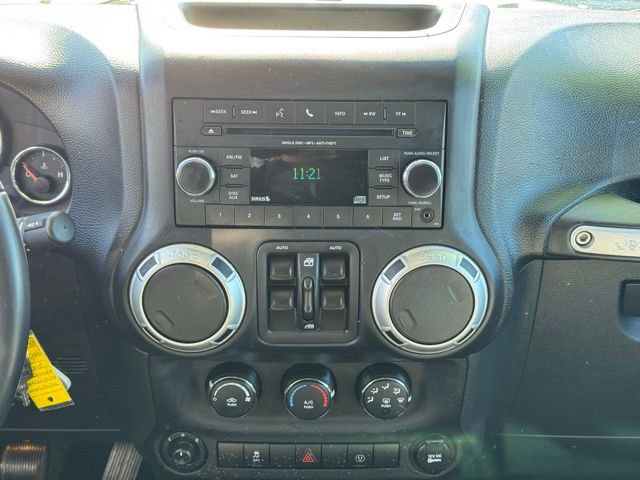 Used 2017 Jeep Wrangler Unlimited Sahara w/ Connectivity Group image 12