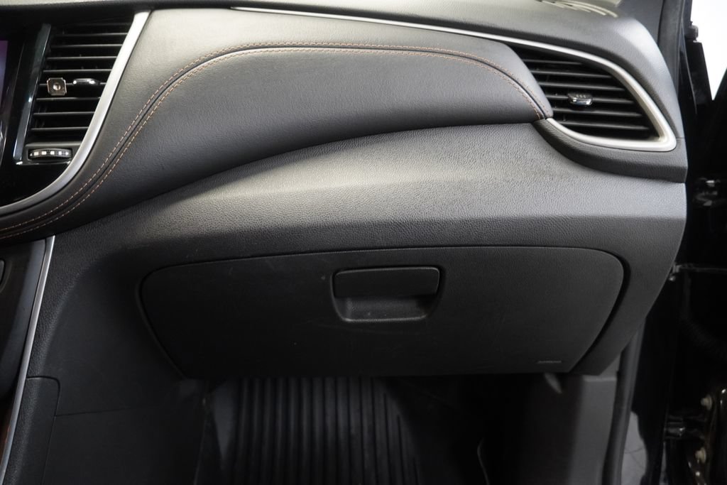 Used 2020 Chevrolet Trax LT w/ LT Convenience Package FWD image 36