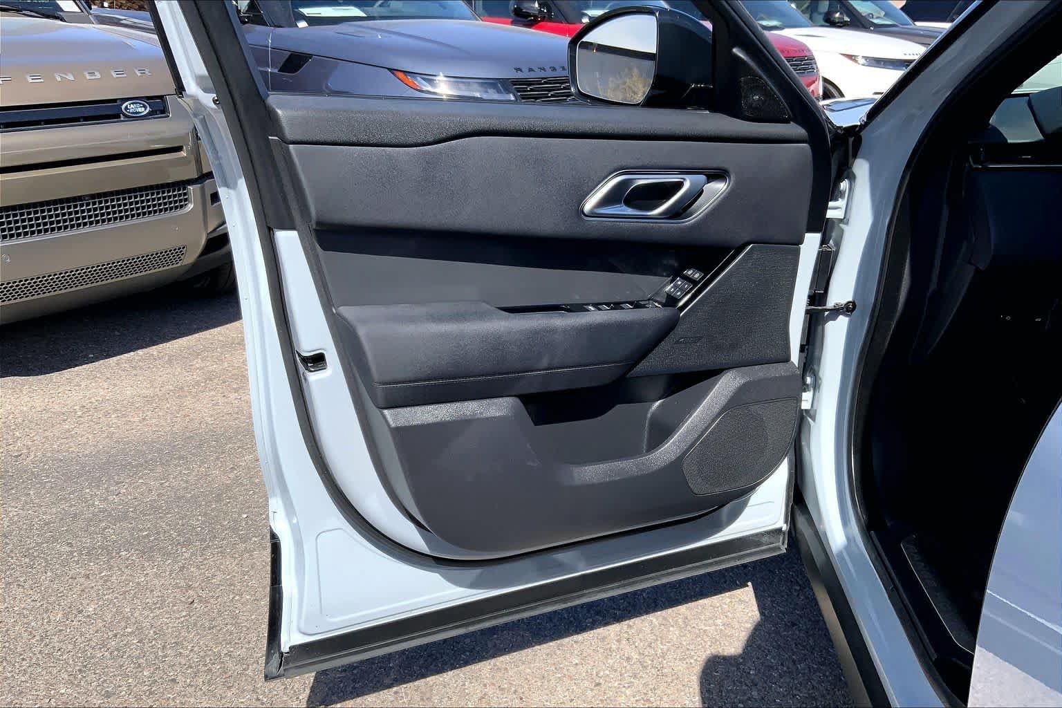 Certified 2025 Land Rover Range Rover Velar Dynamic SE image 19