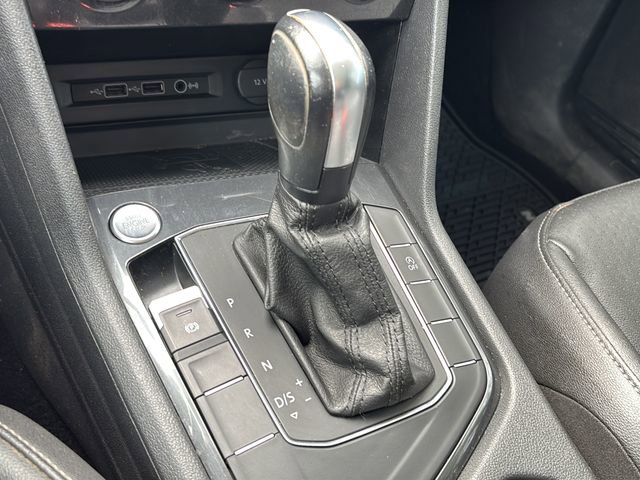 Used 2020 Volkswagen Tiguan SE image 35