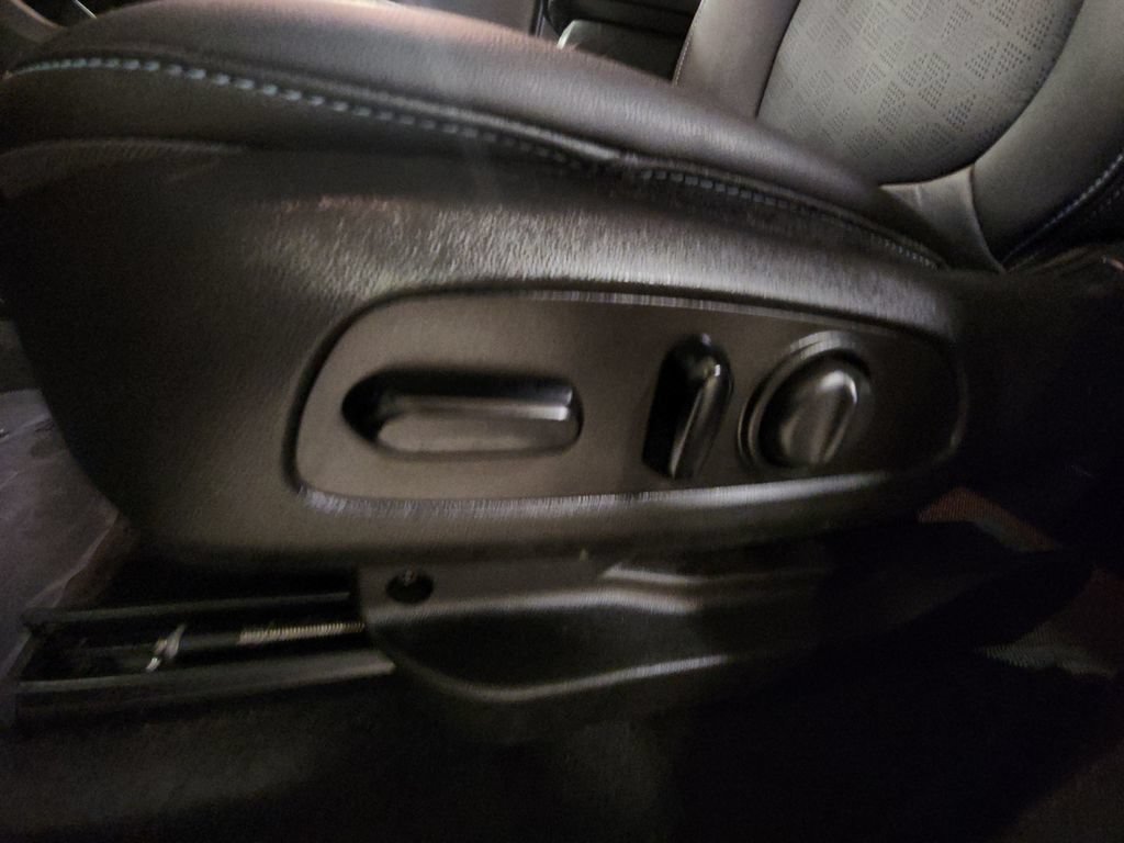 Used 2022 Chevrolet Bolt LT w/ Infotainment Package FWD image 14