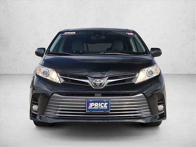 Used 2018 Toyota Sienna XLE FWD image 2