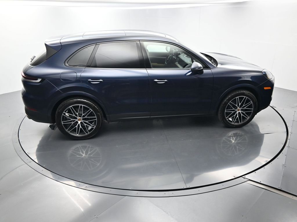 Used 2025 Porsche Cayenne image 40