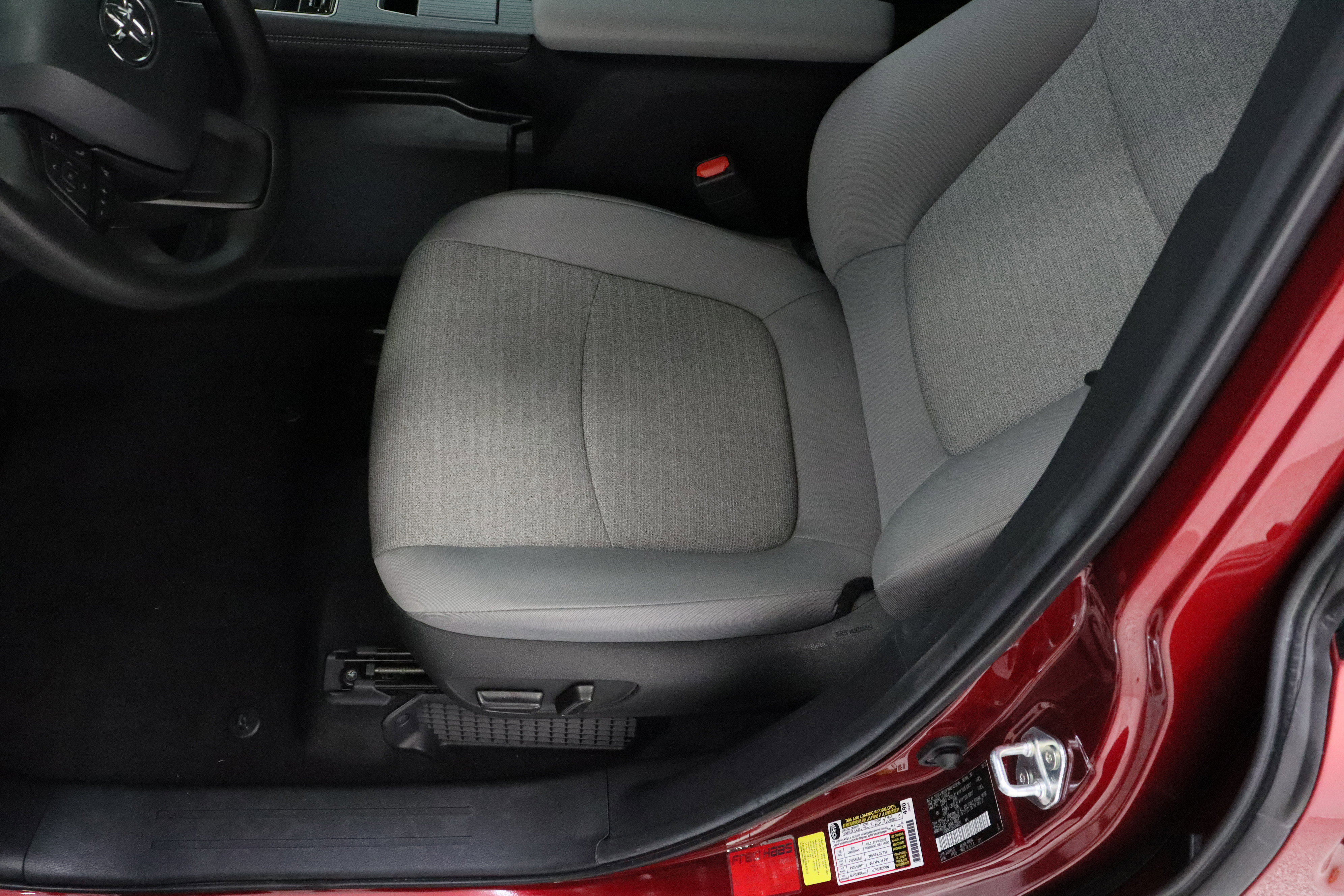 Used 2025 Toyota Sienna LE image 15