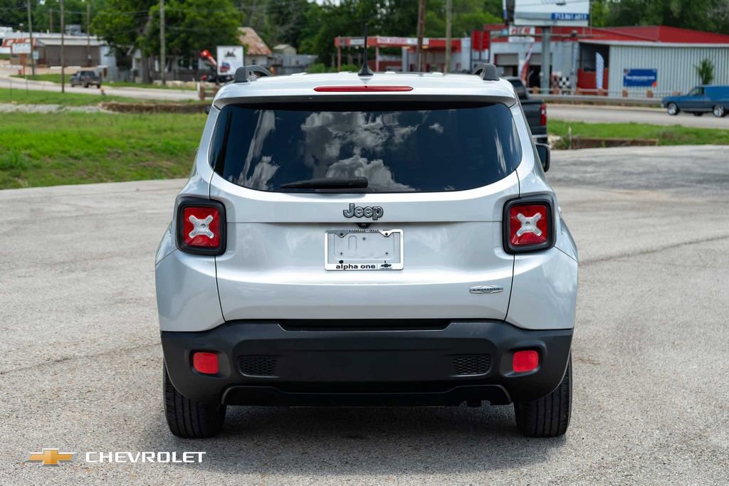 Used 2015 Jeep Renegade Latitude FWD image 7