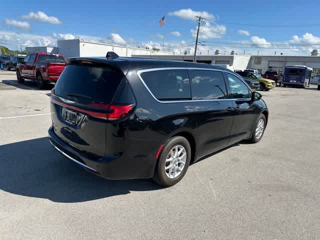 Certified 2024 Chrysler Pacifica Touring-L FWD image 19