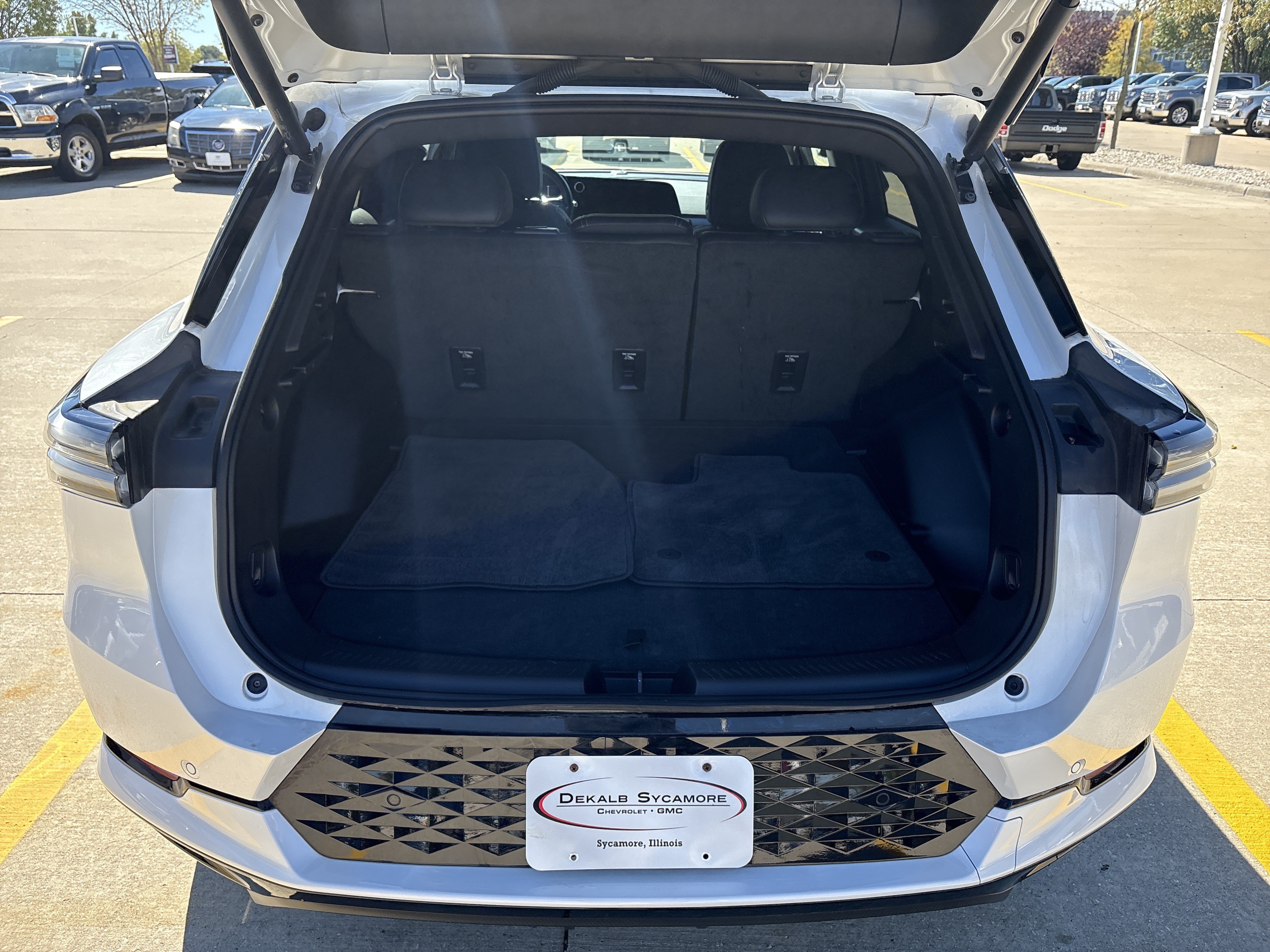 Used 2024 Chevrolet Equinox EV RS FWD image 14