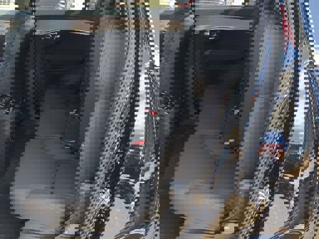 Certified 2026 Volvo XC90 B6 Plus w/ Protection Package Premier image 18