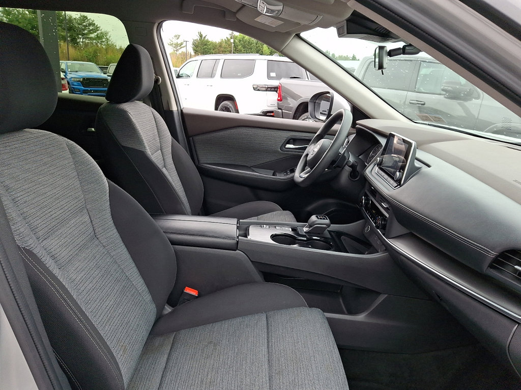Used 2023 Nissan Rogue SV FWD image 12