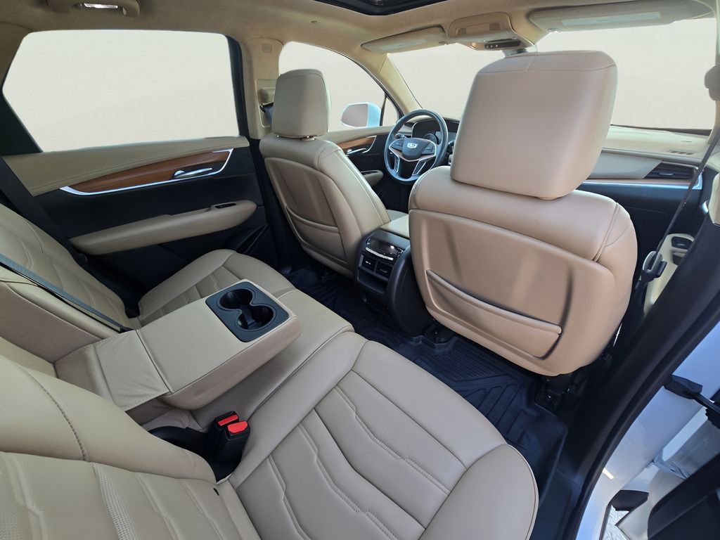 Used 2017 Cadillac XT5 Platinum w/ Driver Assist Package image 16