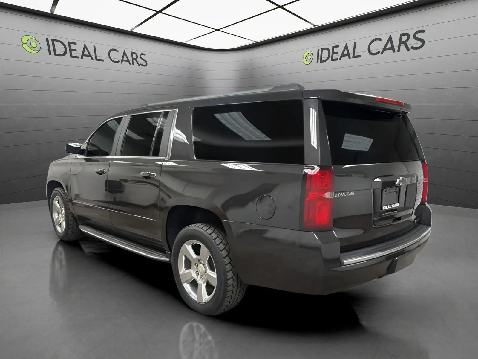 Used 2017 Chevrolet Suburban Premier RWD image 7