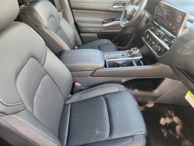 New 2026 Nissan Pathfinder SL FWD image 13