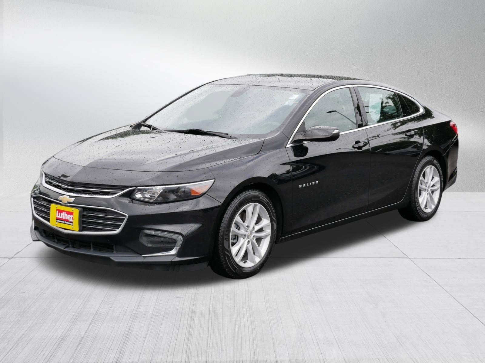 Used 2017 Chevrolet Malibu LT w/ Leather Package FWD image 3