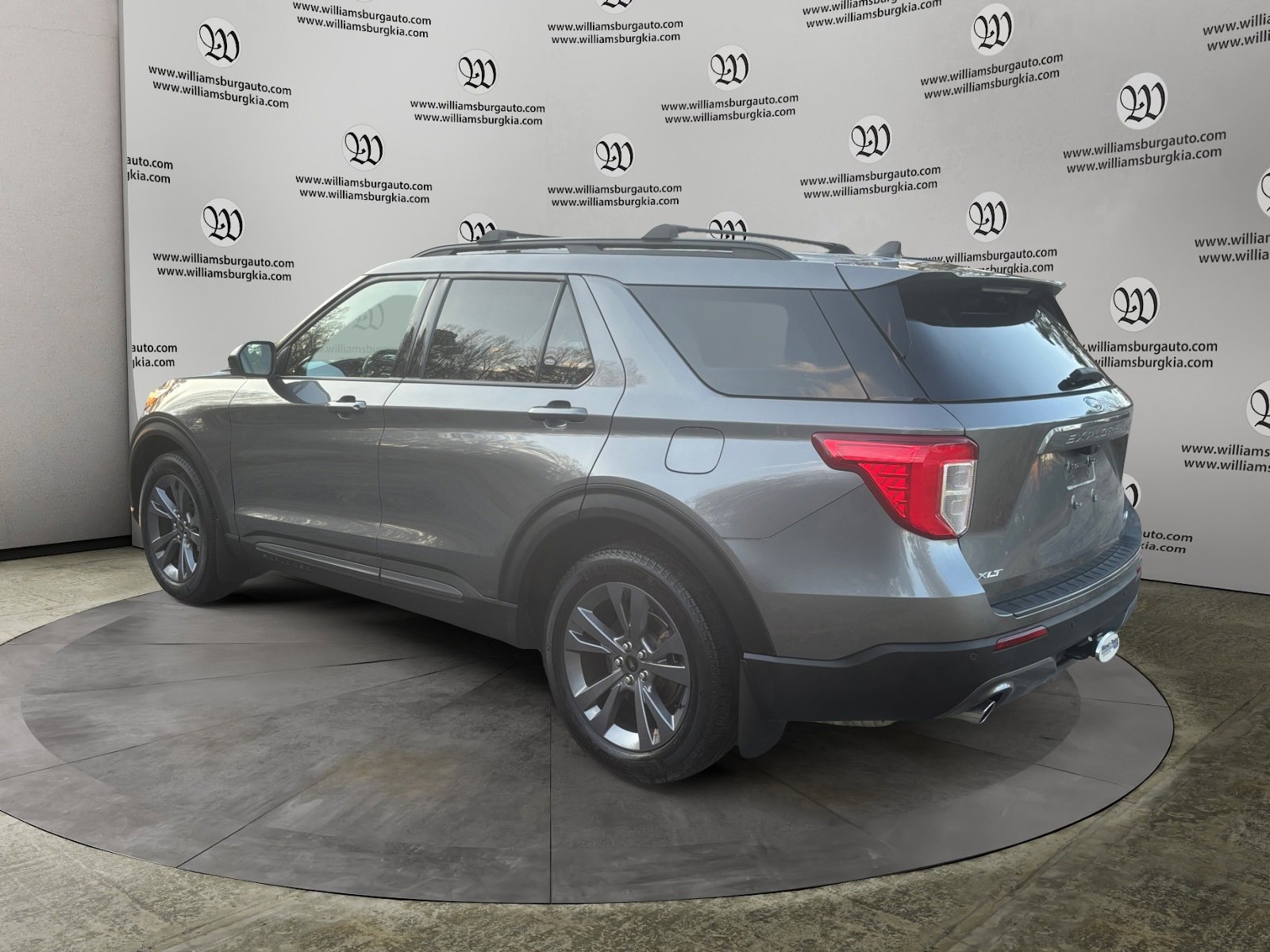 Used 2023 Ford Explorer XLT w/ Equipment Group 202A image 3