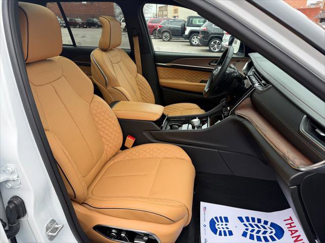 Certified 2025 Jeep Grand Cherokee Summit w/ Adv Protech Group IV image 17