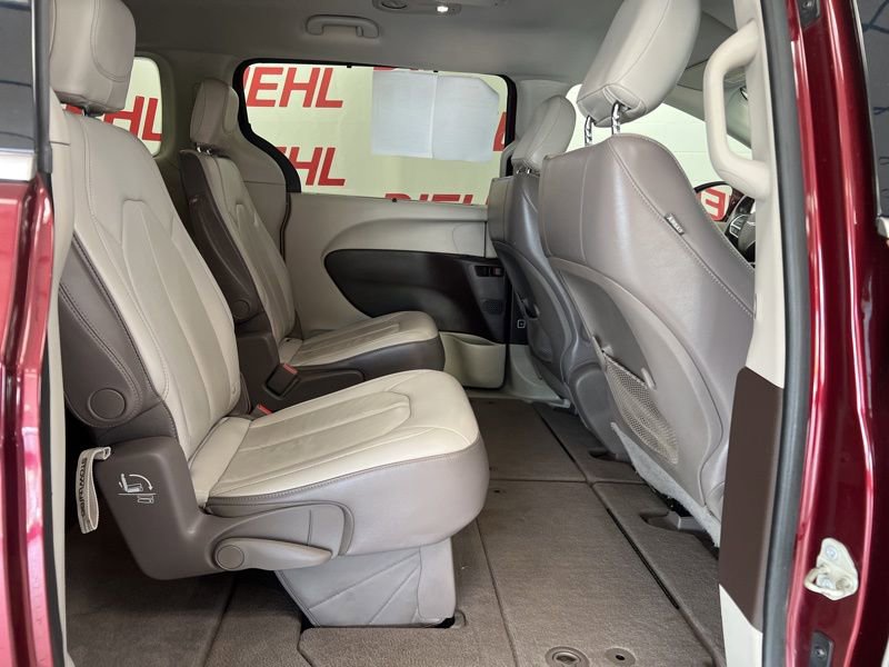 Used 2017 Chrysler Pacifica Touring-L FWD image 11