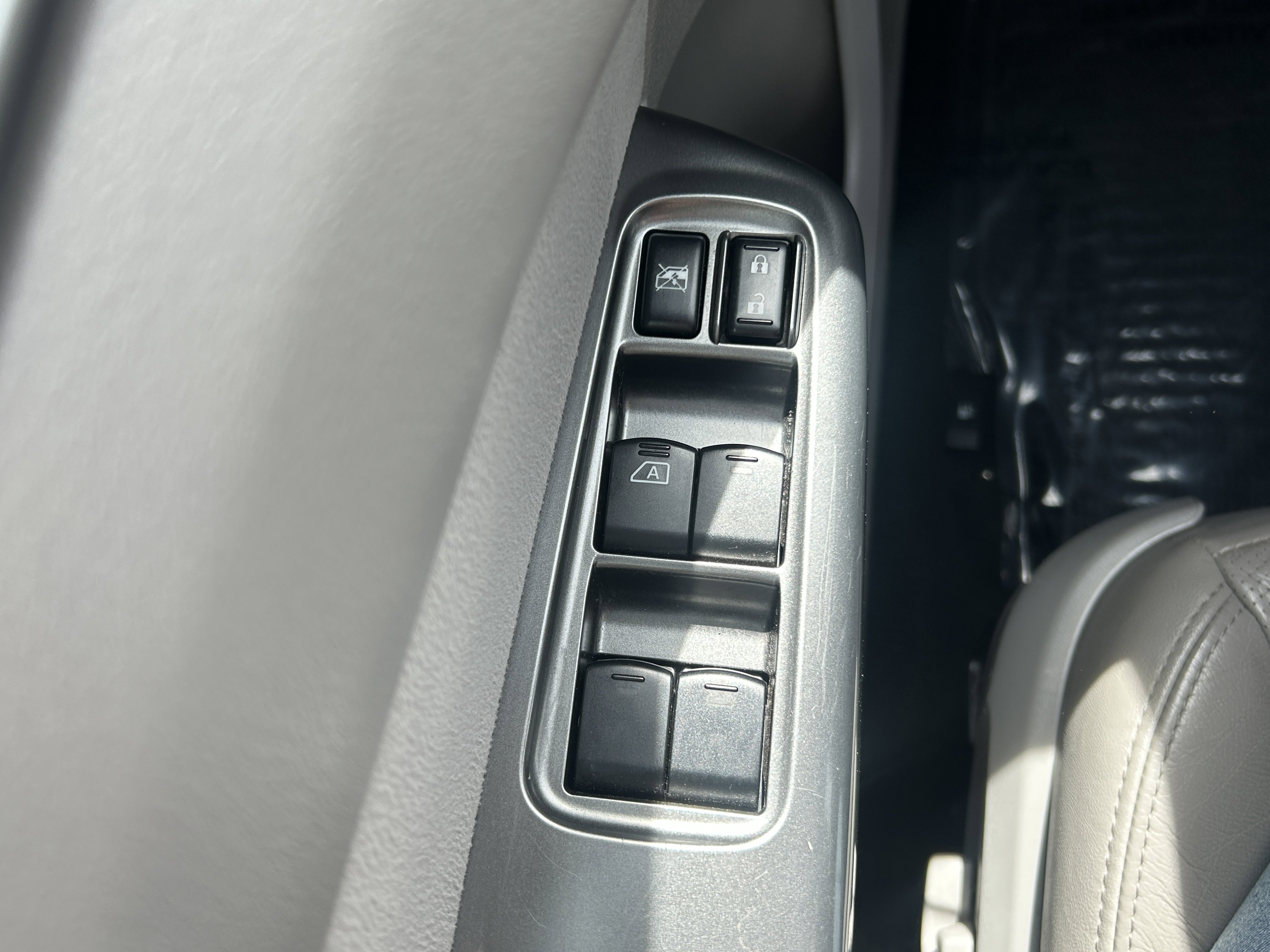 Used 2013 Subaru Forester 2.5X Limited image 17