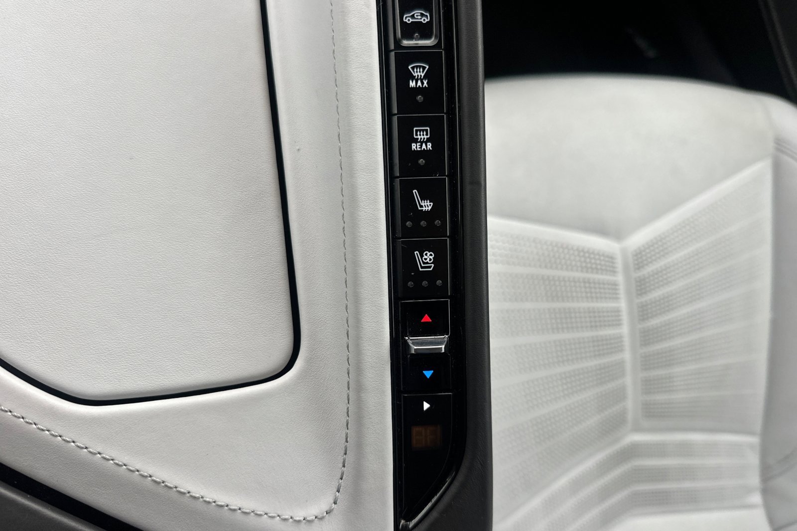 Used 2020 Chevrolet Corvette Stingray w/ 3LT Preferred Equipment Group image 23