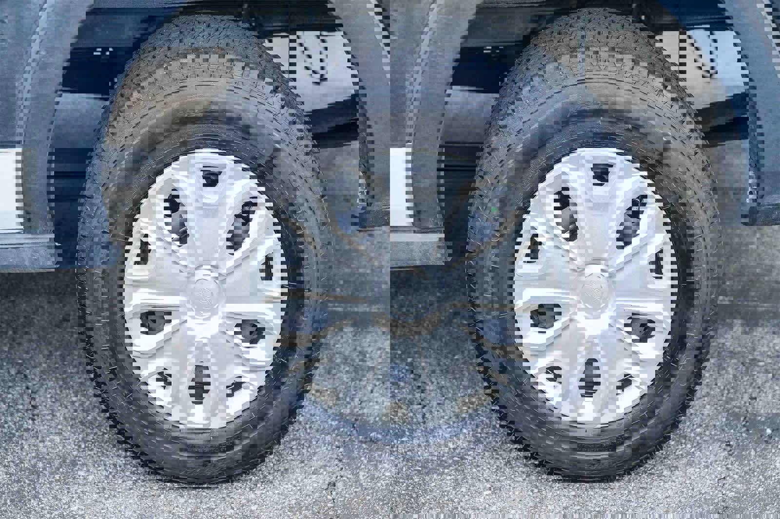 Used 2023 Ford Transit 350 XLT image 10