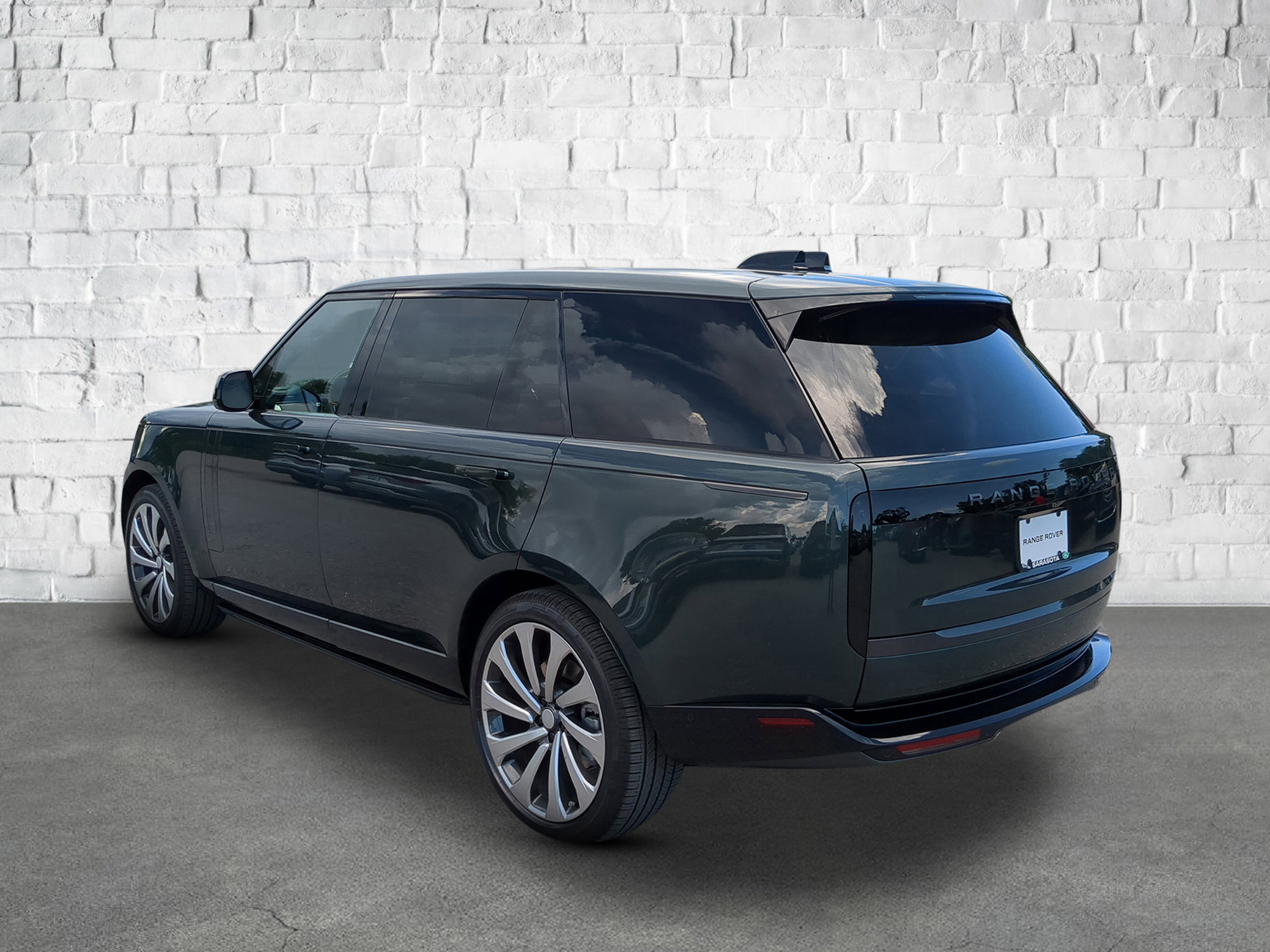 New 2025 Land Rover Range Rover Long Wheelbase SE image 4