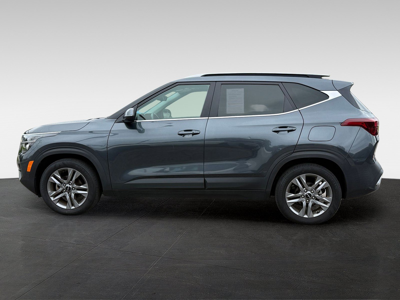 Used 2023 Kia Seltos S w/ Navigation Package FWD image 8