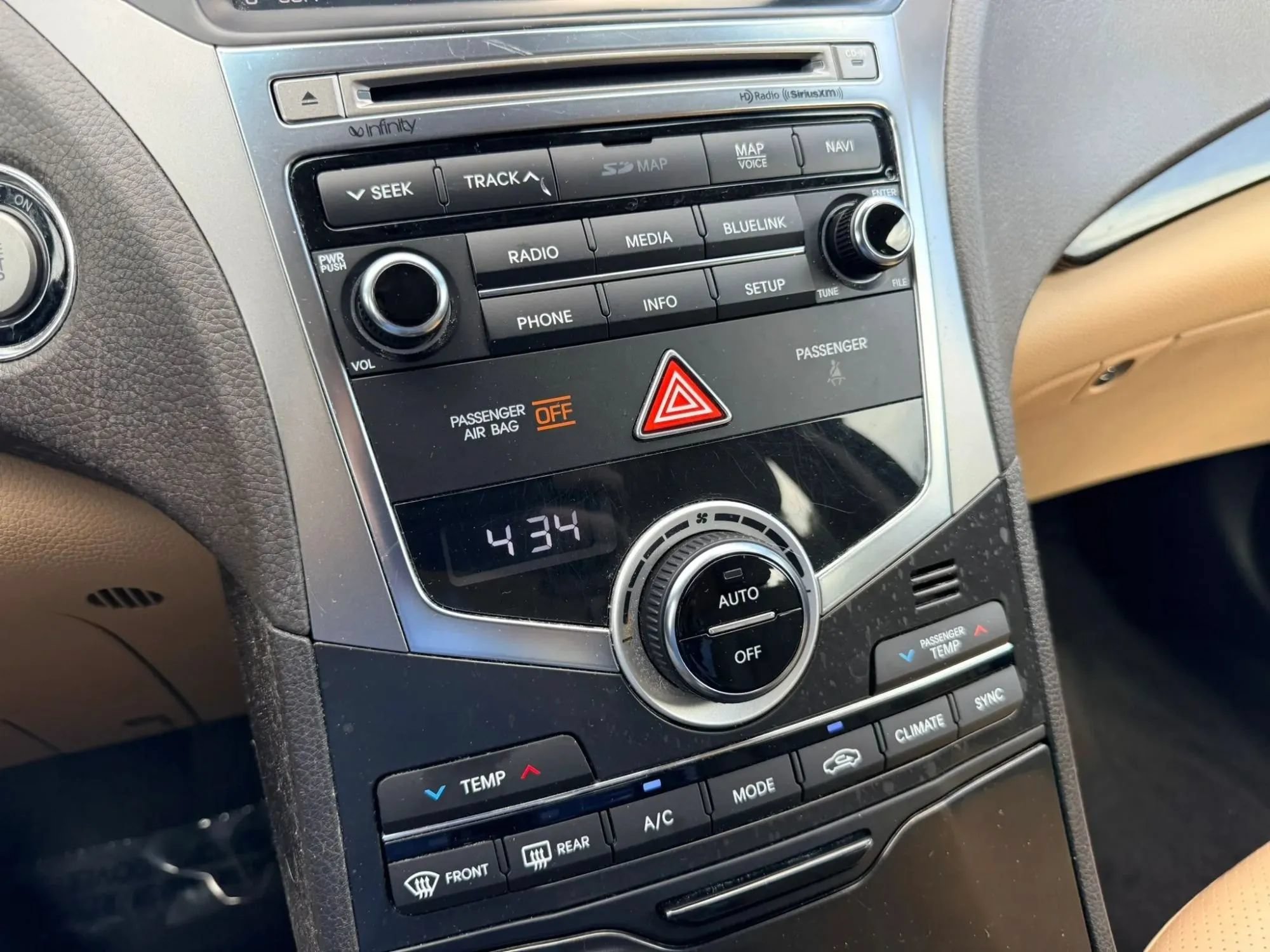 Used 2017 Hyundai Azera FWD image 19